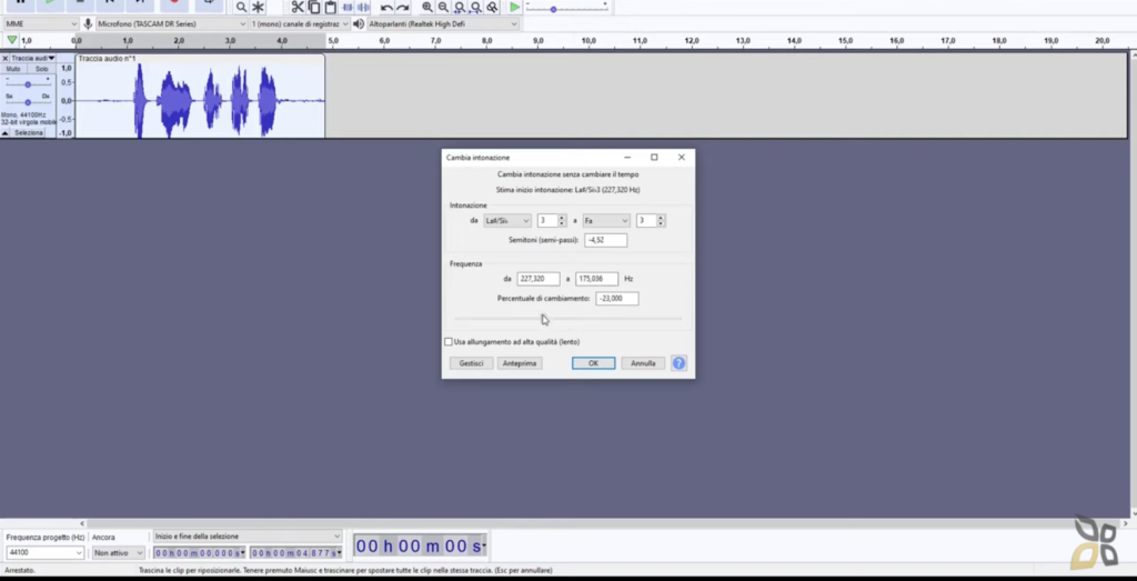 Nell'immagine viene rappresentata la schermata base di Audacity e un pannello dove vengono elencati gli effetti audio base 